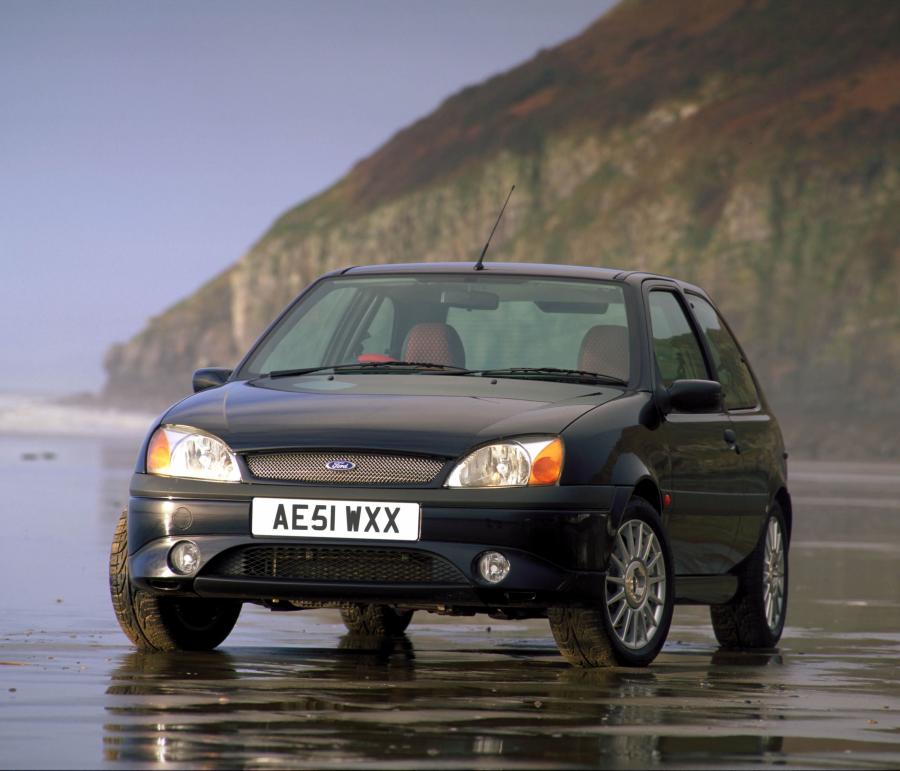  Ford Fiesta 2000 года  (фото 9 из 40)